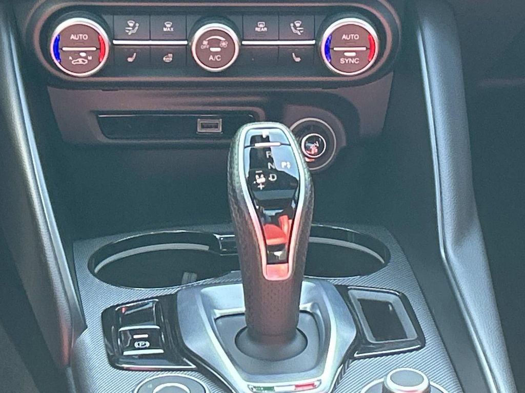 Used 2022 Alfa Romeo Giulia Veloce image 28