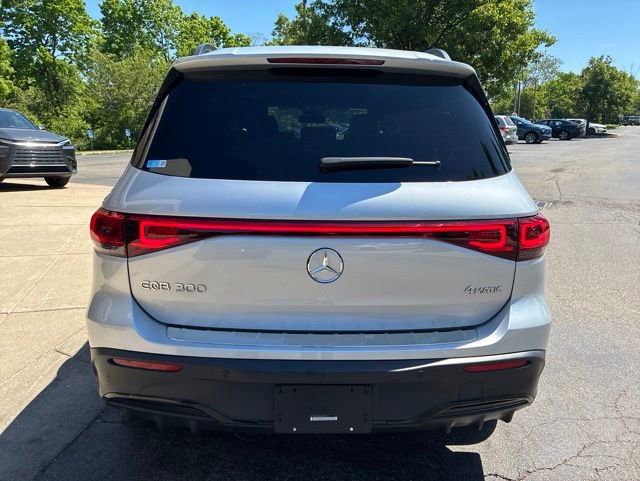 Used 2023 Mercedes-Benz EQB 300 4MATIC image 4
