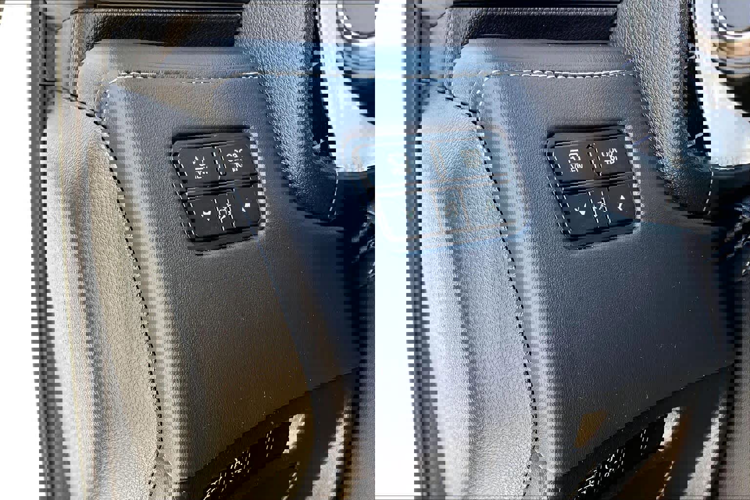 Used 2023 Lexus LX 600 4WD w/ Appearance Package image 33