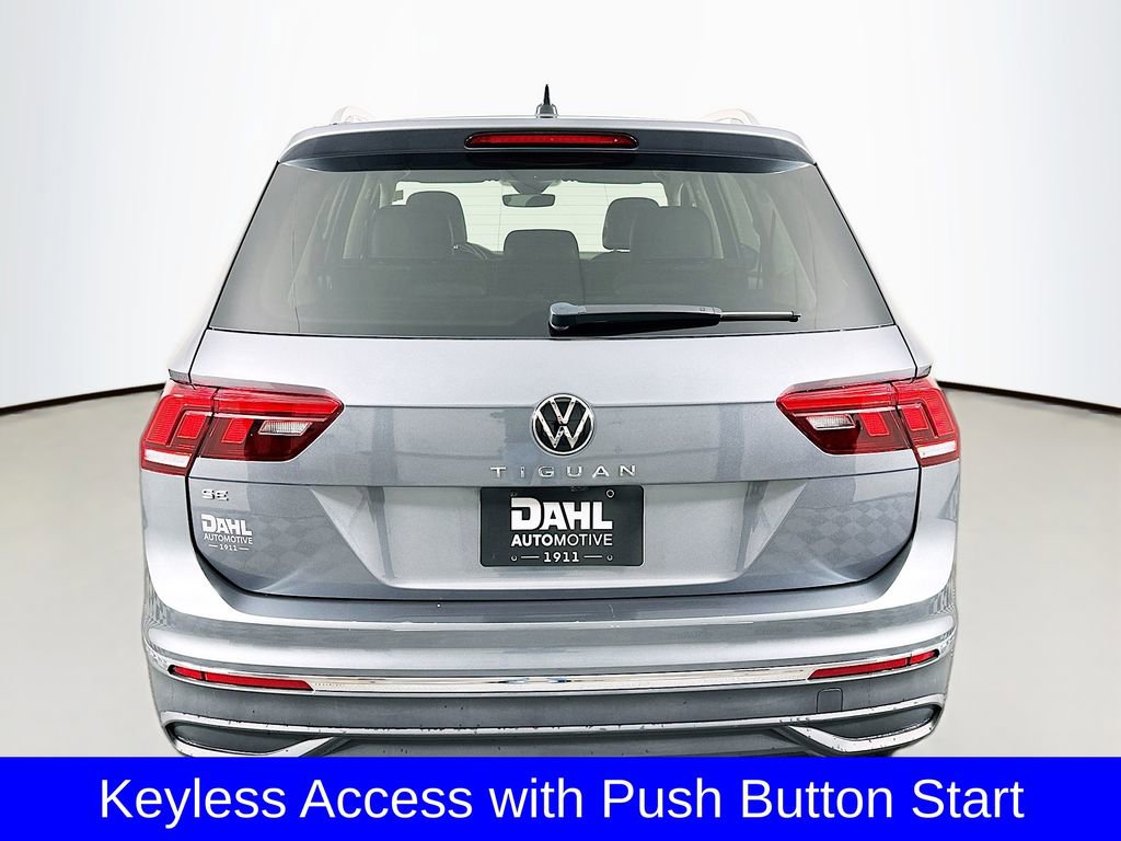 Used 2024 Volkswagen Tiguan SE w/ Panoramic Sunroof Package image 12