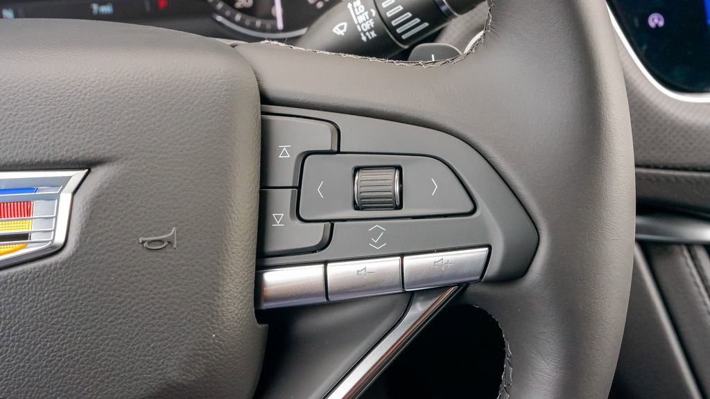 Certified 2025 Cadillac XT6 Luxury image 35