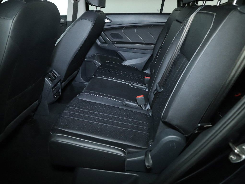 Used 2024 Volkswagen Tiguan SE image 15