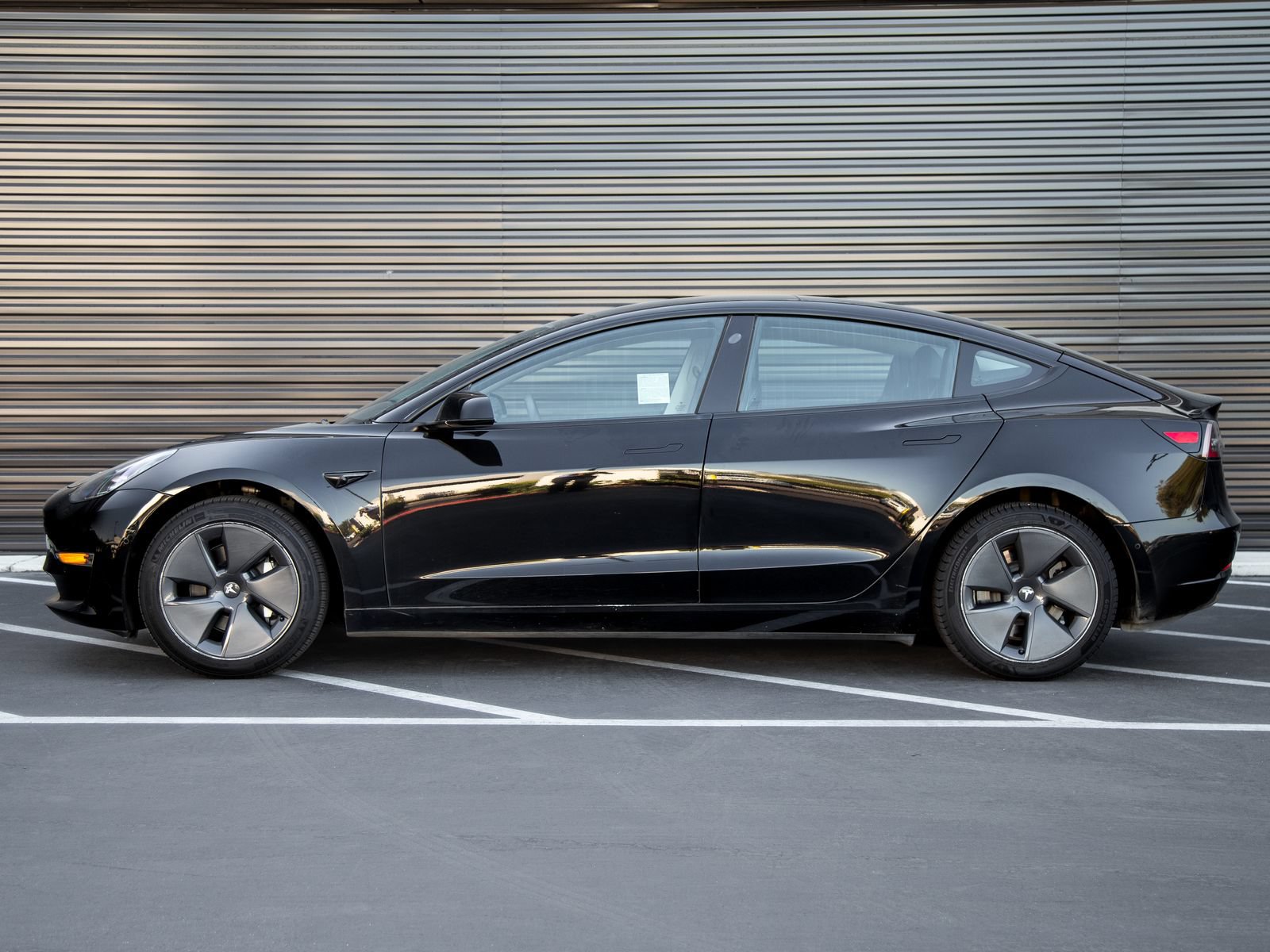 Used 2022 Tesla Model 3 Long Range AWD/4WD image 2