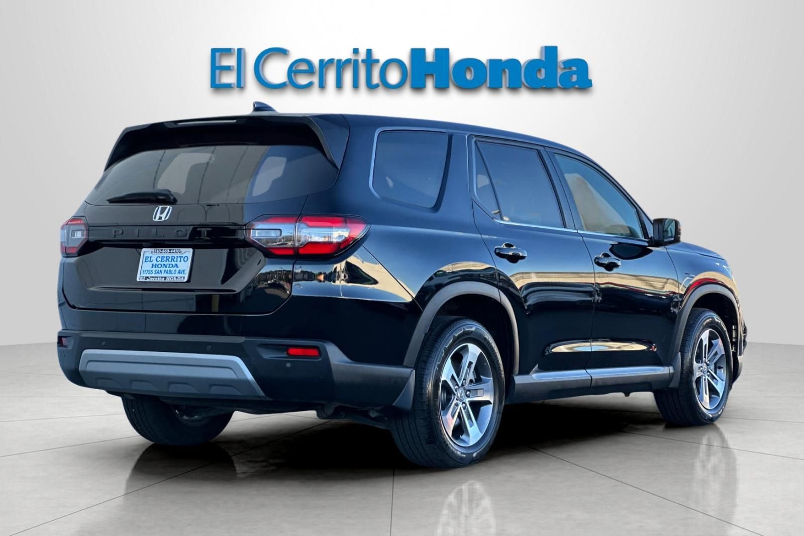 Certified 2025 Honda Pilot EX-L image 3