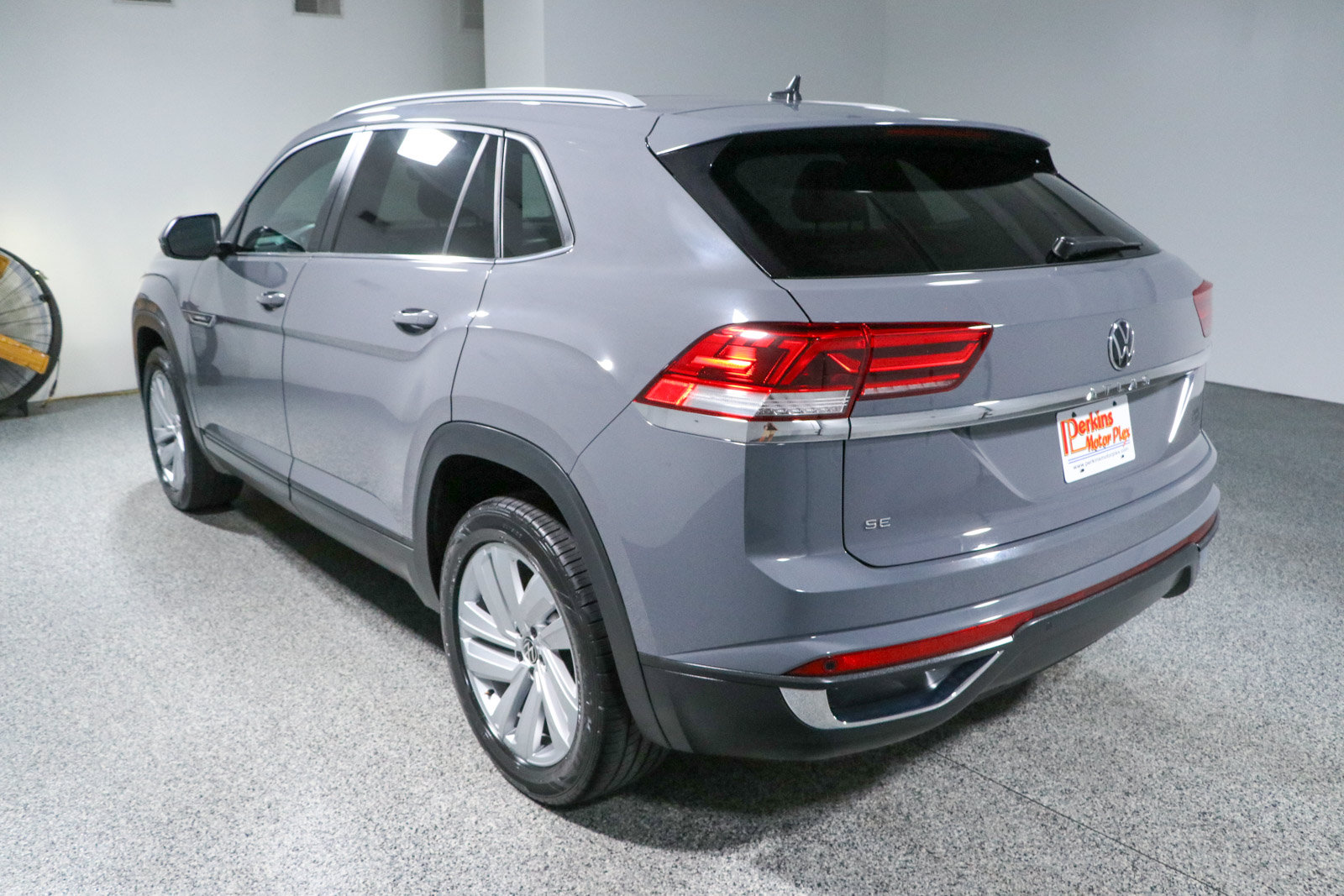 Used 2021 Volkswagen Atlas Cross Sport SE w/ Panoramic Sunroof Package FWD image 9