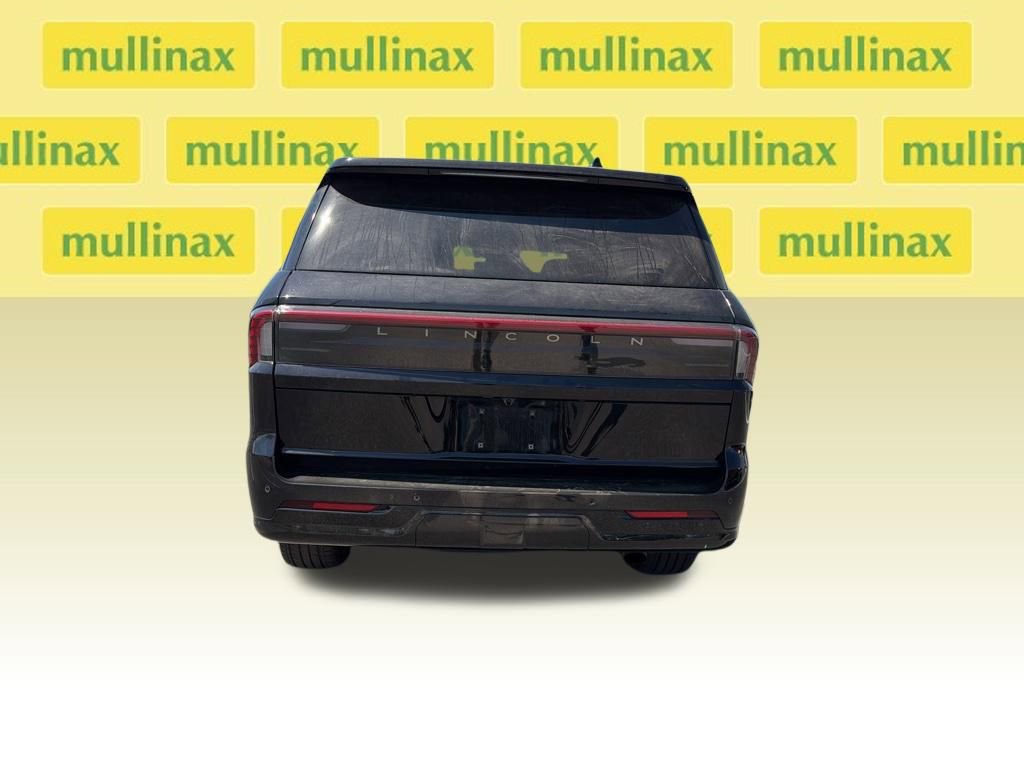 Used 2025 Lincoln Navigator Reserve w/ Jet Appearance Package image 9