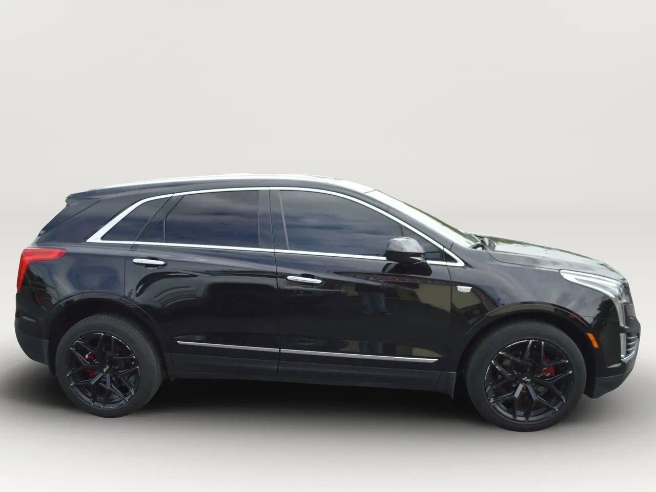 Used 2018 Cadillac XT5 Luxury w/ Driver Awareness Package AWD/4WD image 11