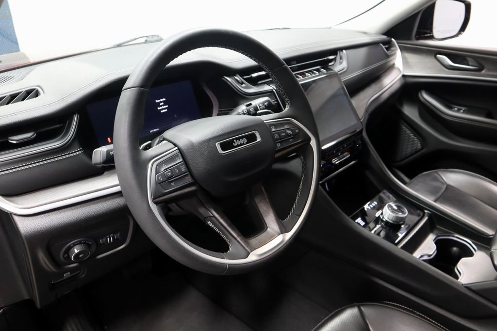 Used 2024 Jeep Grand Cherokee Limited w/ Luxury Tech Group II image 25