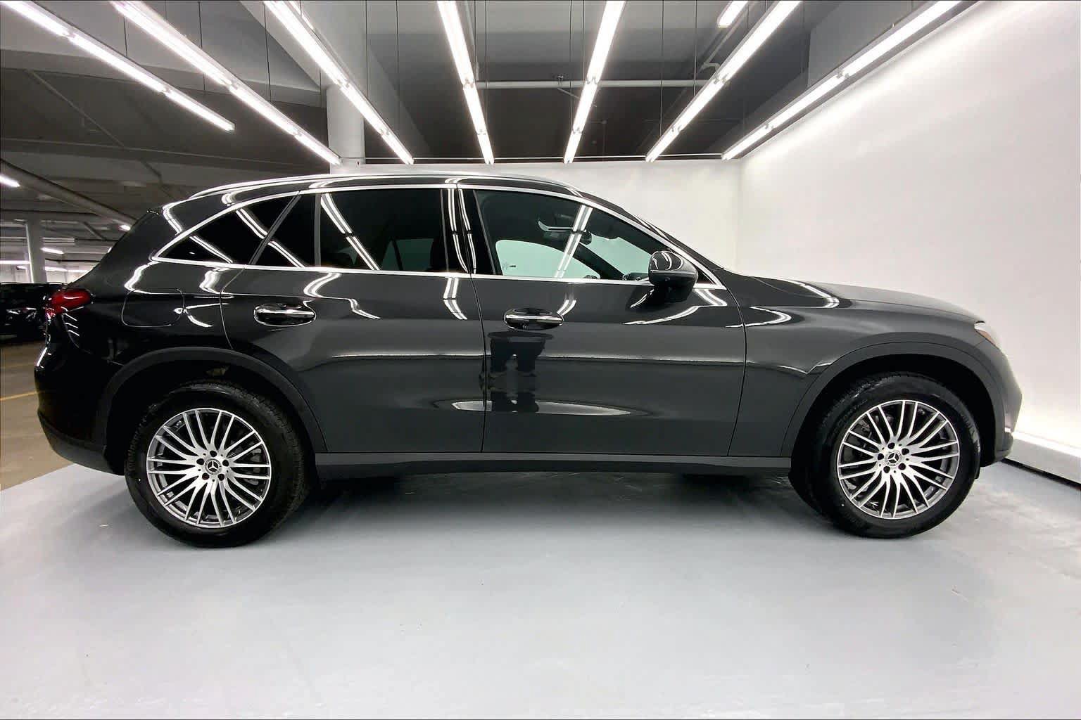 Used 2026 Mercedes-Benz GLC 300 image 5