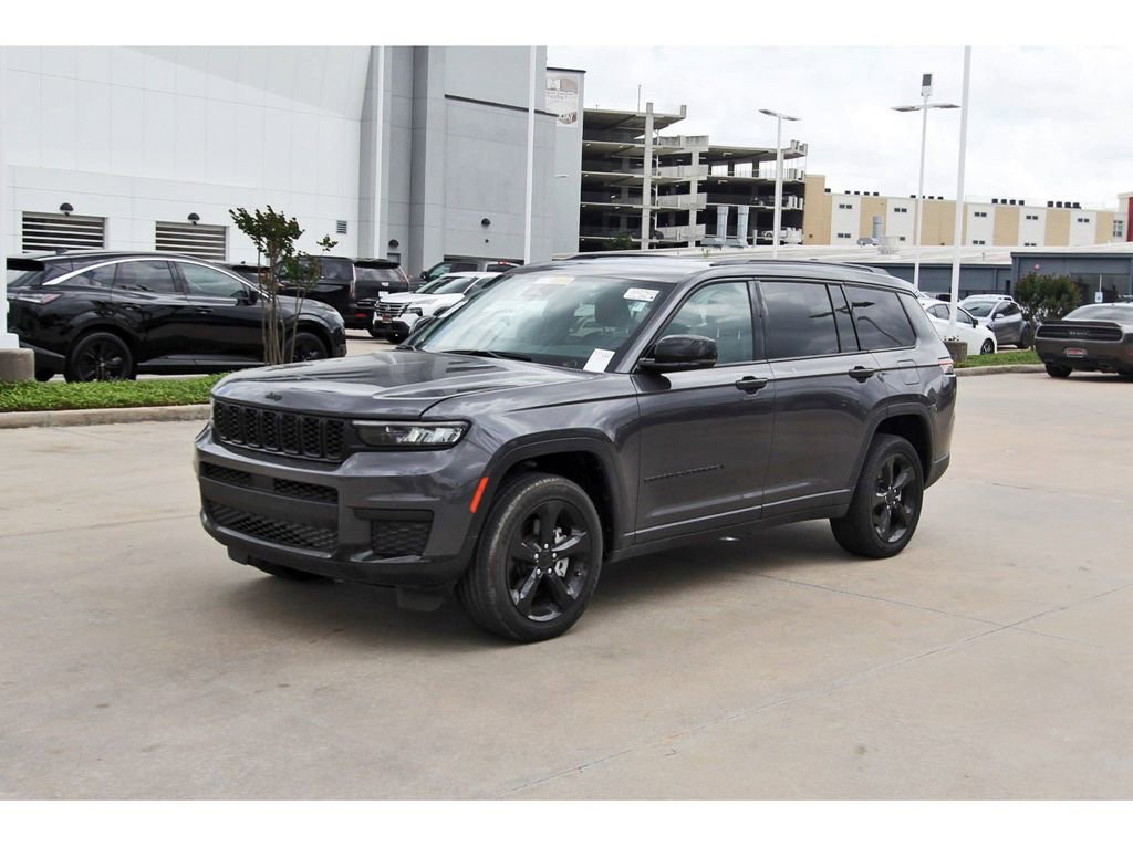 Used 2024 Jeep Grand Cherokee L Laredo image 2