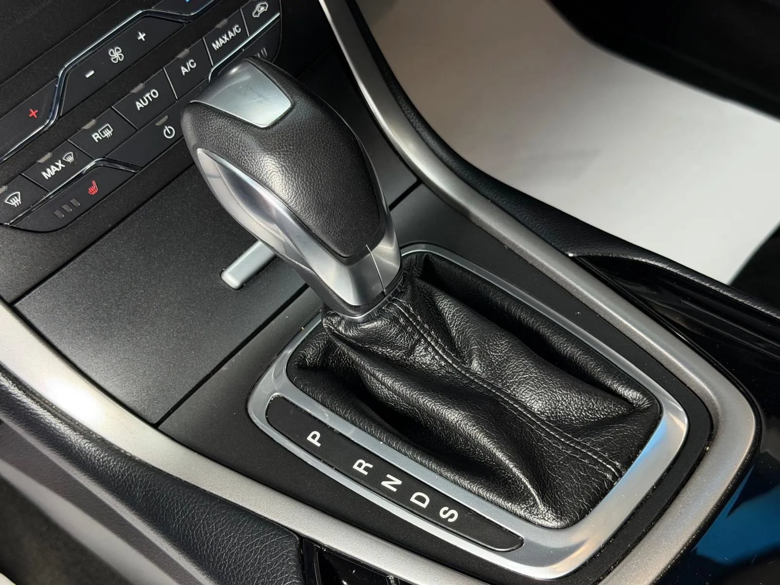 Used 2018 Ford Edge SEL w/ Equipment Group 201A AWD/4WD image 32