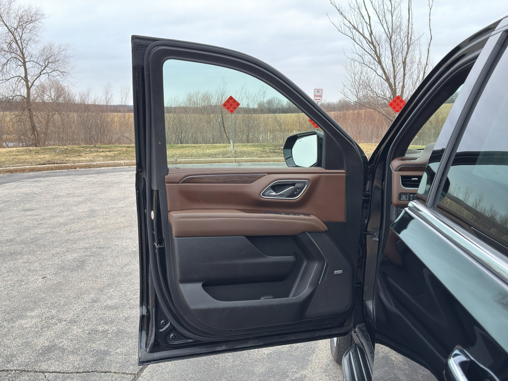 Used 2023 Chevrolet Suburban High Country image 13