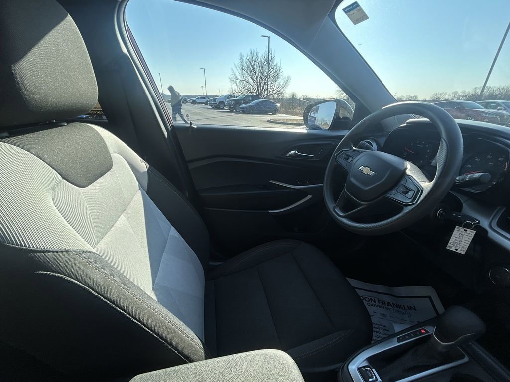 Used 2025 Chevrolet Trax LS image 10