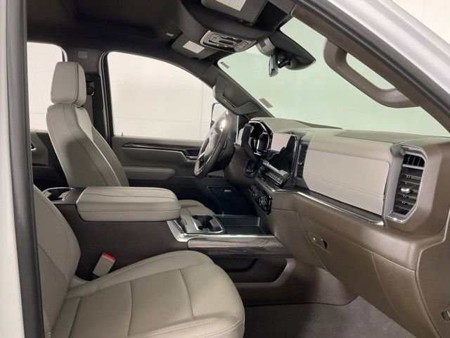 Used 2025 Chevrolet Silverado 2500 LTZ w/ LTZ Convenience Package image 33