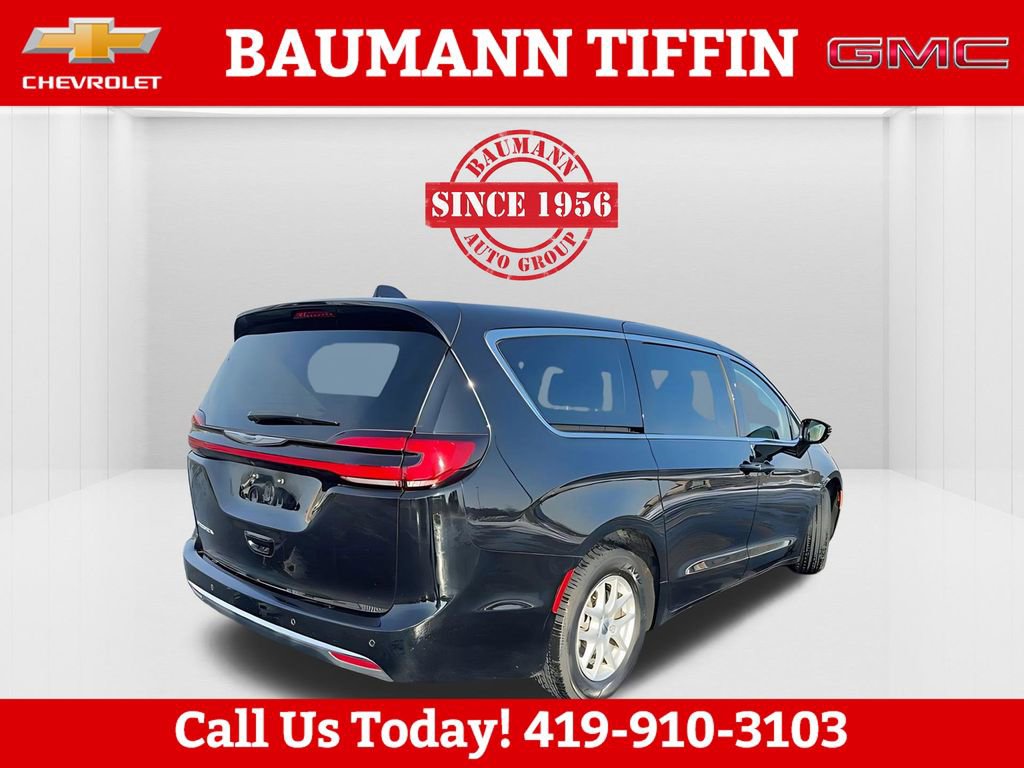 Used 2024 Chrysler Pacifica Touring-L image 5