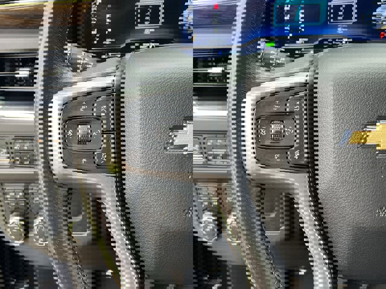 Used 2023 Chevrolet Suburban Premier image 11