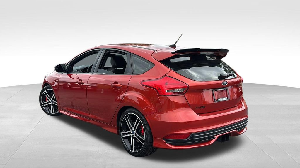 Used 2018 Ford Focus ST w/ Equipment Group 401A FWD image 5