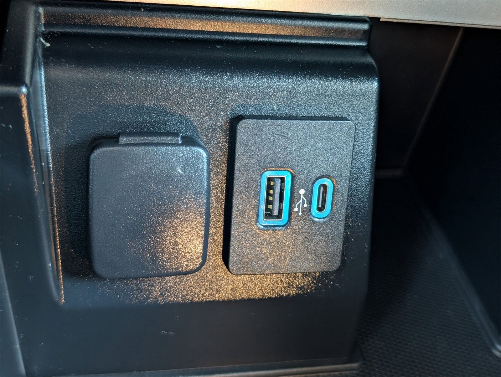 Used 2020 Ford Explorer XLT w/ Equipment Group 202A image 22