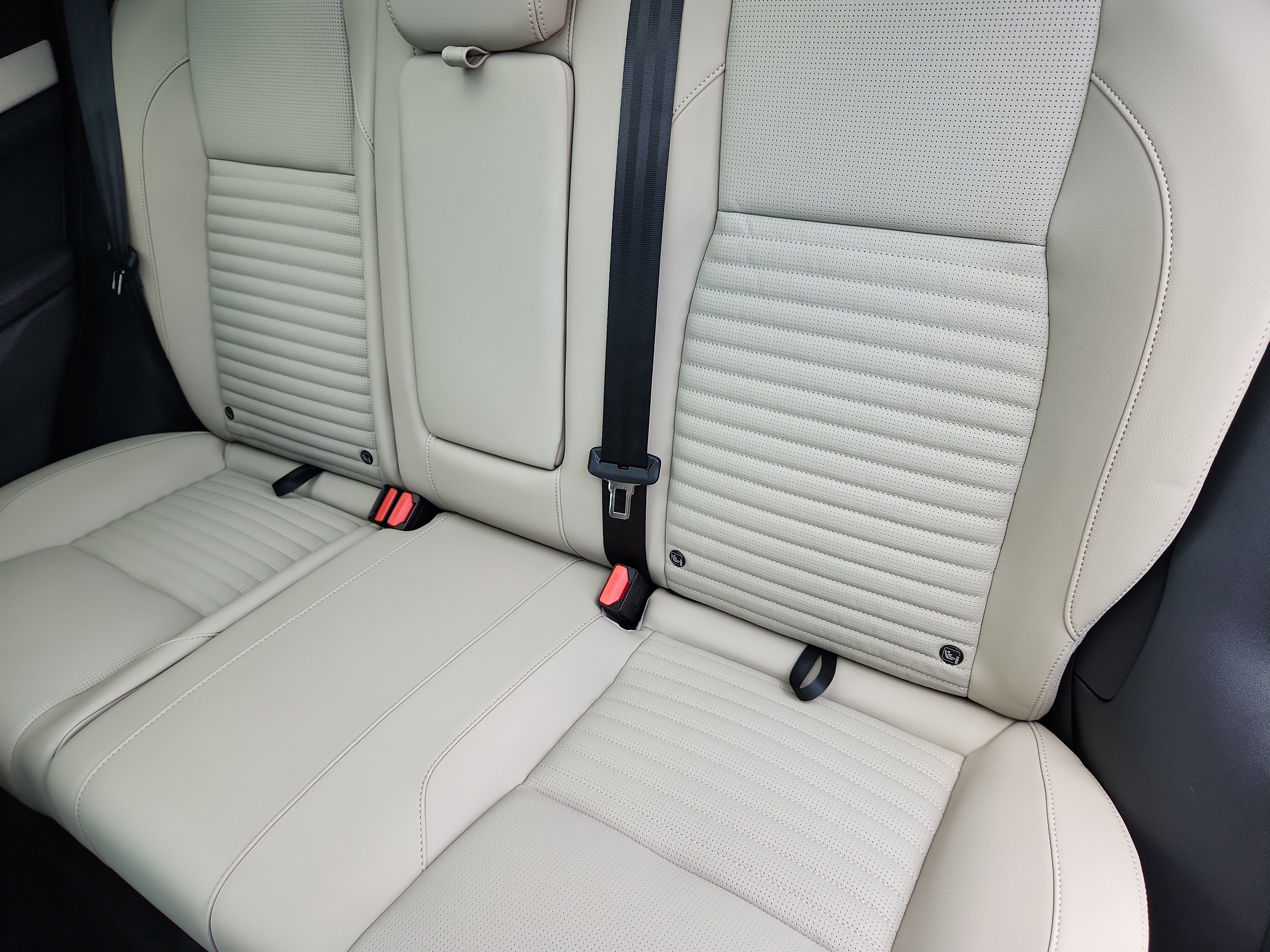 Used 2025 Land Rover Discovery Sport S image 25