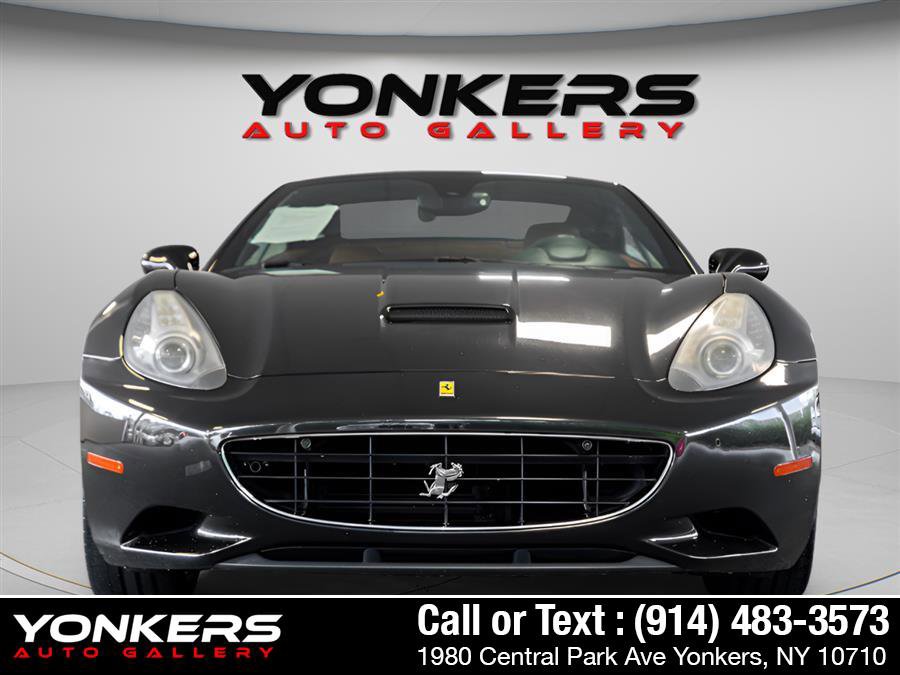 Used 2010 Ferrari California RWD image 23