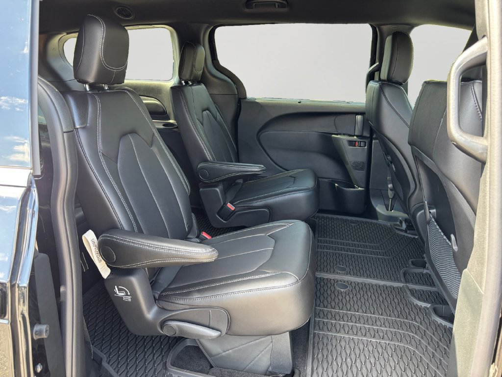 New 2027 Chrysler Pacifica LX FWD image 13