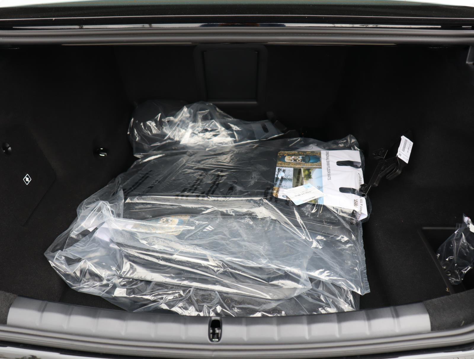 New 2026 BMW 750e xDrive w/ Executive Package image 8