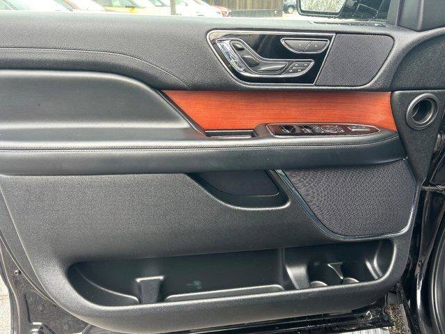 Used 2020 Lincoln Navigator L Reserve AWD/4WD image 15