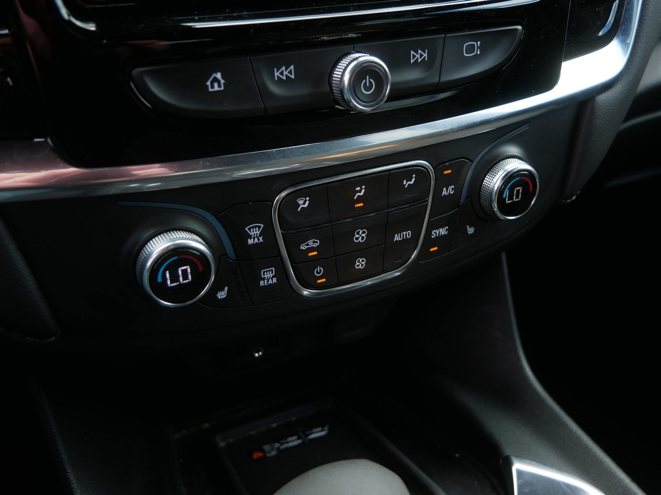 Used 2023 Chevrolet Traverse LT AWD/4WD image 28
