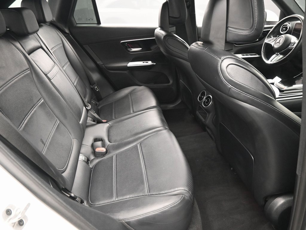 Used 2024 Mercedes-Benz GLC 300 4MATIC image 30