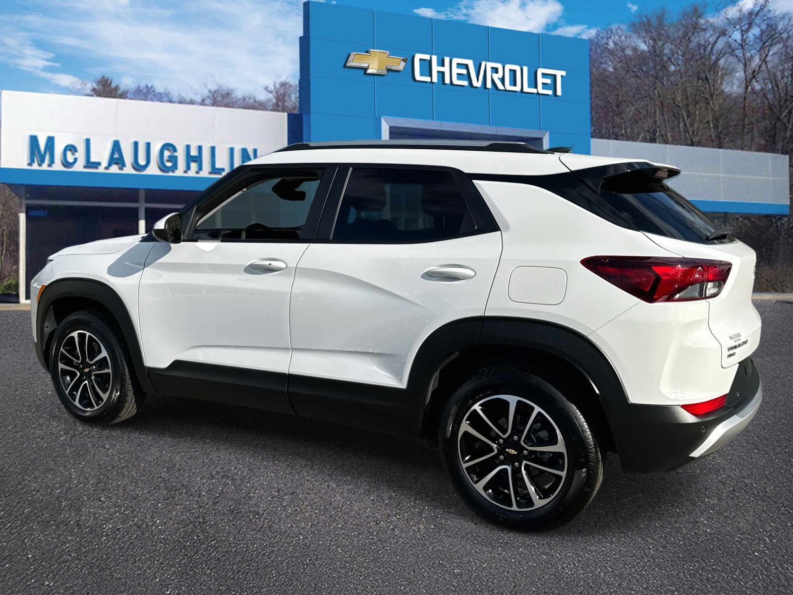 Used 2024 Chevrolet TrailBlazer LT image 2