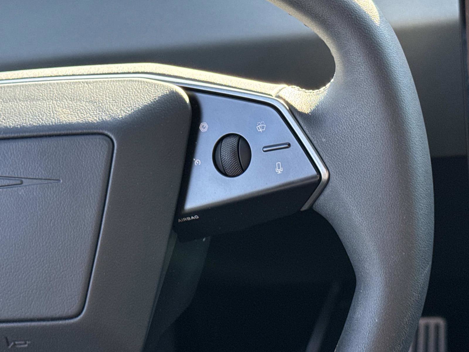 Used 2024 Tesla Cybertruck AWD Crew Cab image 8