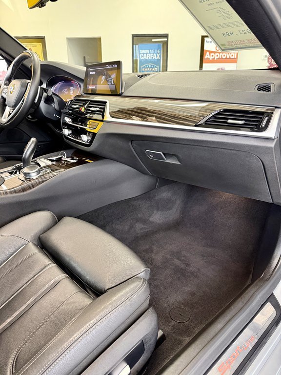 Used 2020 BMW 530i w/ Convenience Package RWD image 12