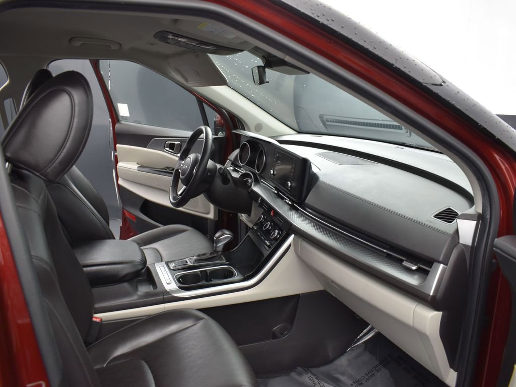Used 2024 Kia Carnival LX image 35