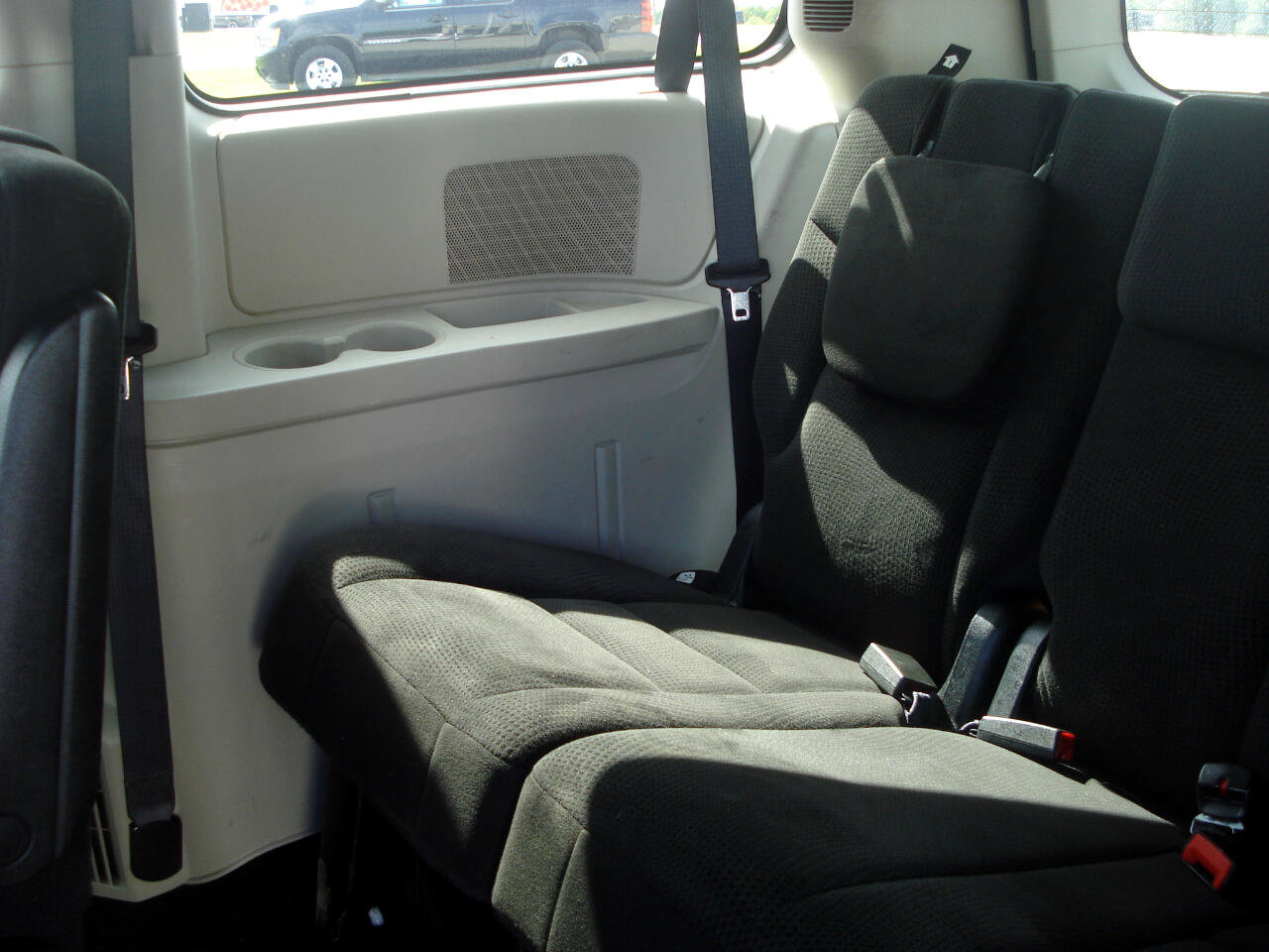 Used 2016 Dodge Grand Caravan SE image 35