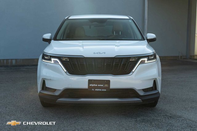 Used 2024 Kia Carnival LX image 2