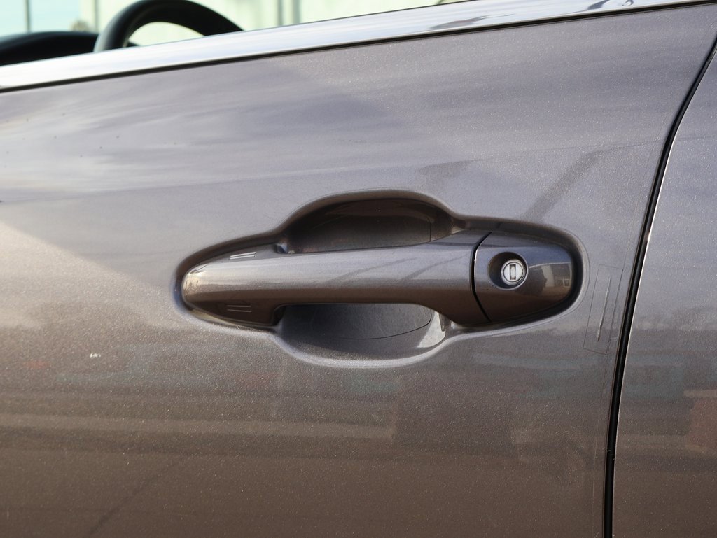 Used 2015 Toyota Highlander XLE image 24