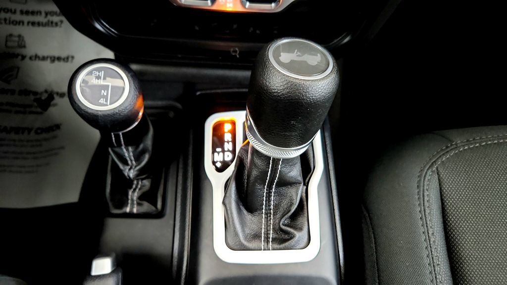 Used 2022 Jeep Wrangler Unlimited Sahara w/ Cold Weather Group AWD/4WD image 25