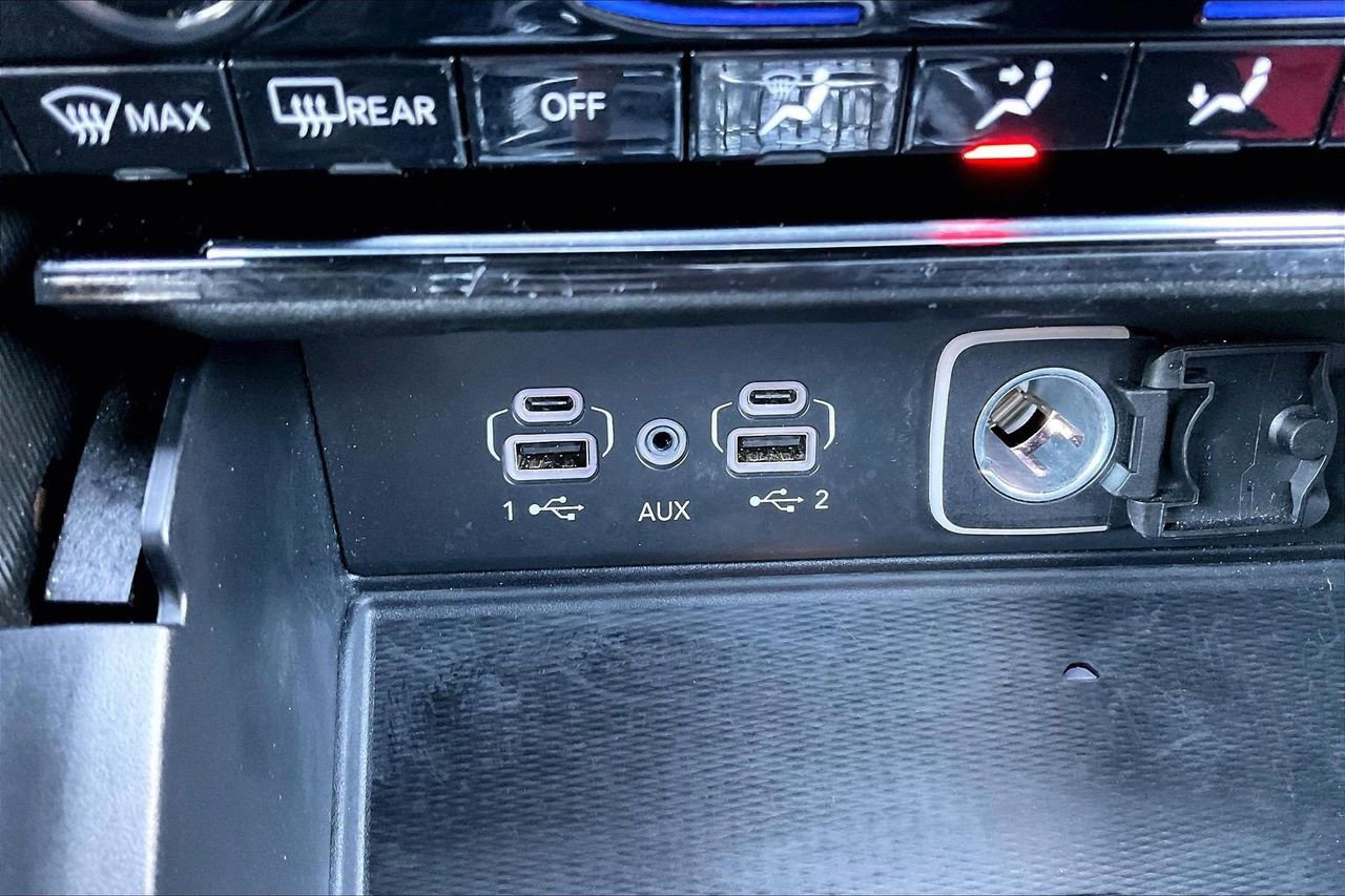 Used 2024 Jeep Grand Cherokee L Limited w/ Luxury Tech Group II image 19