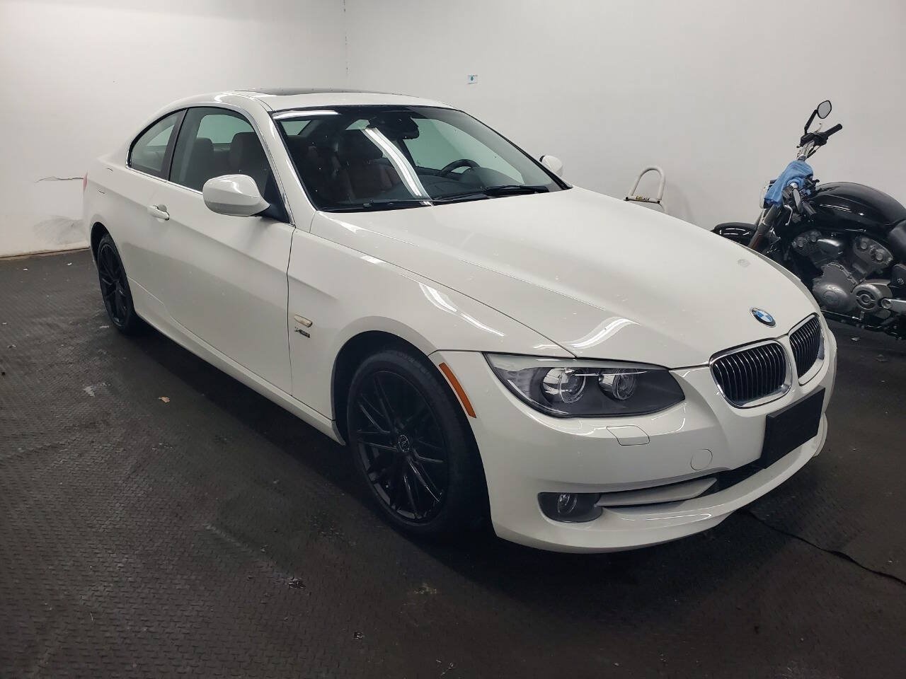 Used 2013 BMW 328i xDrive Coupe AWD/4WD image 3