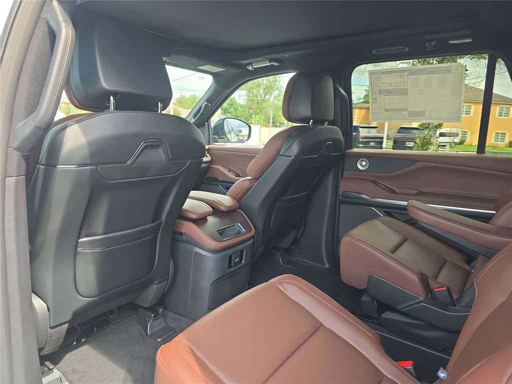 New 2027 Lincoln Navigator L Reserve RWD image 11