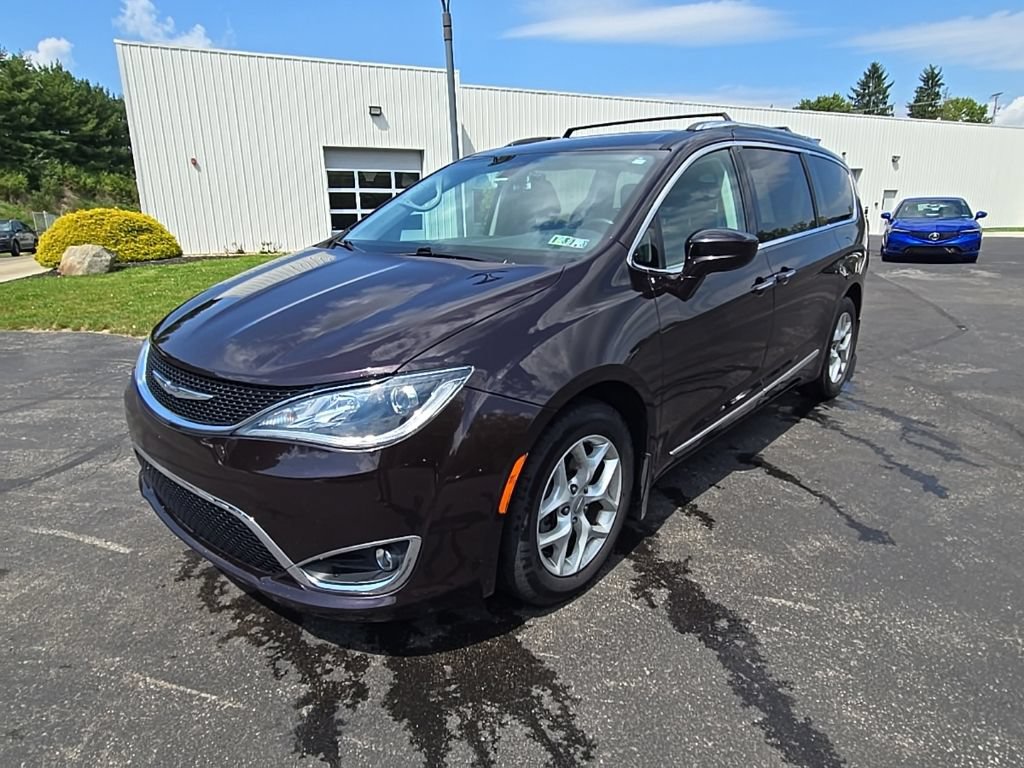 Used 2017 Chrysler Pacifica Touring-L Plus w/ Tire & Wheel Group FWD image 9