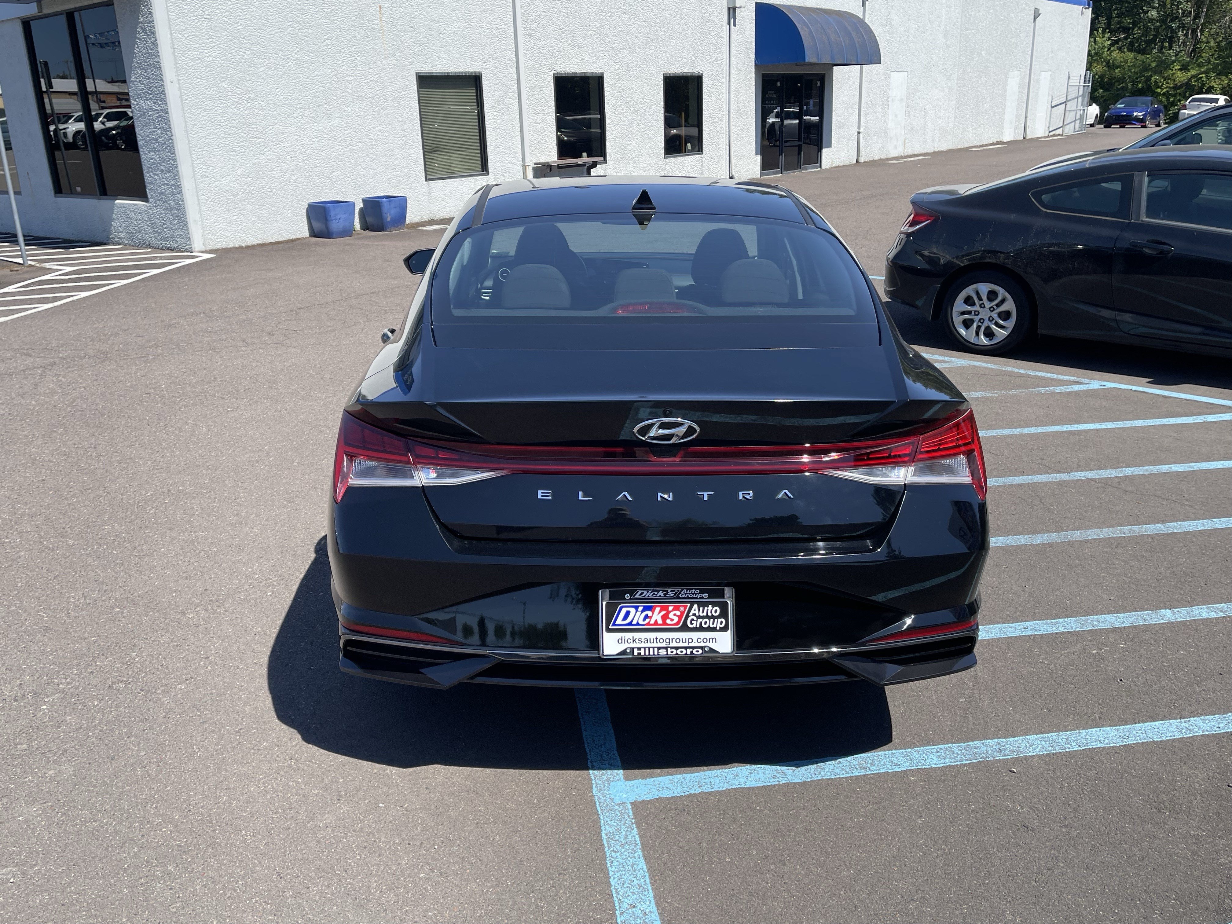 Used 2021 Hyundai Elantra SEL w/ Convenience + Premium Package FWD image 4