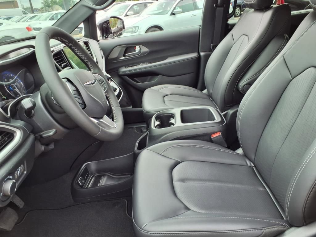 New 2026 Chrysler Voyager LX image 12