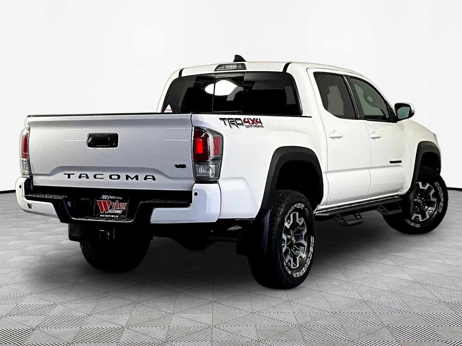 Used 2020 Toyota Tacoma TRD Off-Road w/ TRD Premium Off Road Package AWD/4WD image 6
