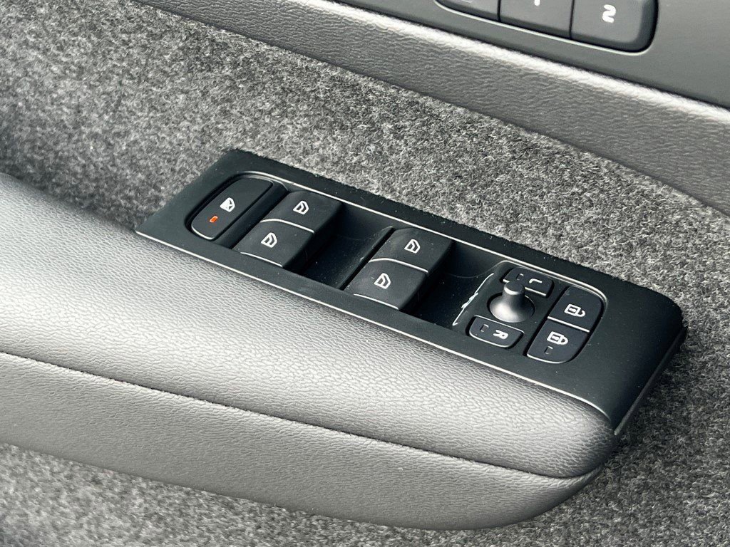 New 2026 Volvo EX40 Plus w/ Climate Package image 30