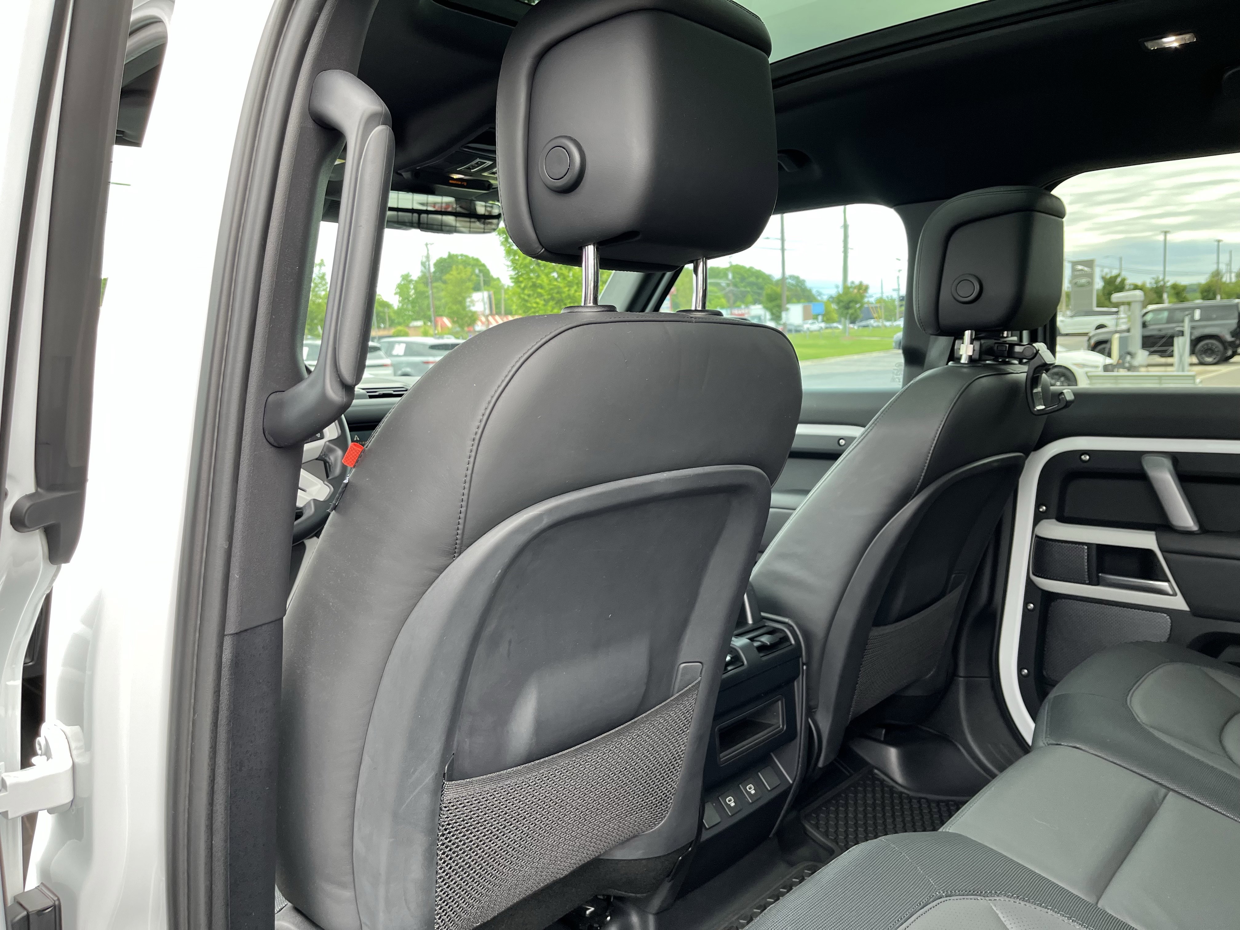 Certified 2024 Land Rover Defender 110 X-Dynamic SE AWD/4WD image 35