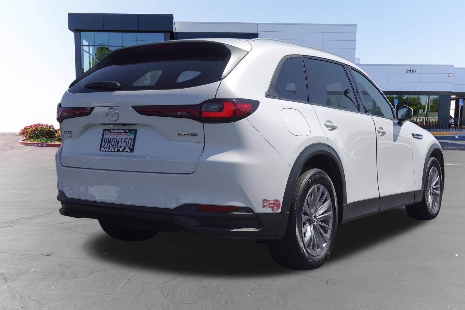 Certified 2024 MAZDA CX-90 Plug-In Hybrid w/ Preferred AWD/4WD image 4
