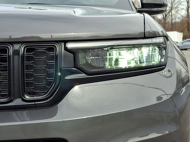 Used 2025 Jeep Grand Cherokee L Limited w/ Black Appearance Package image 9