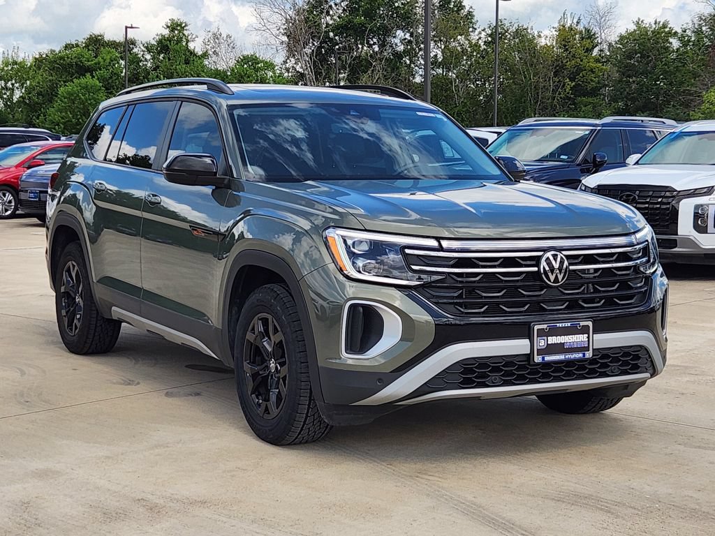 Used 2024 Volkswagen Atlas Peak Edition SE AWD/4WD image 3