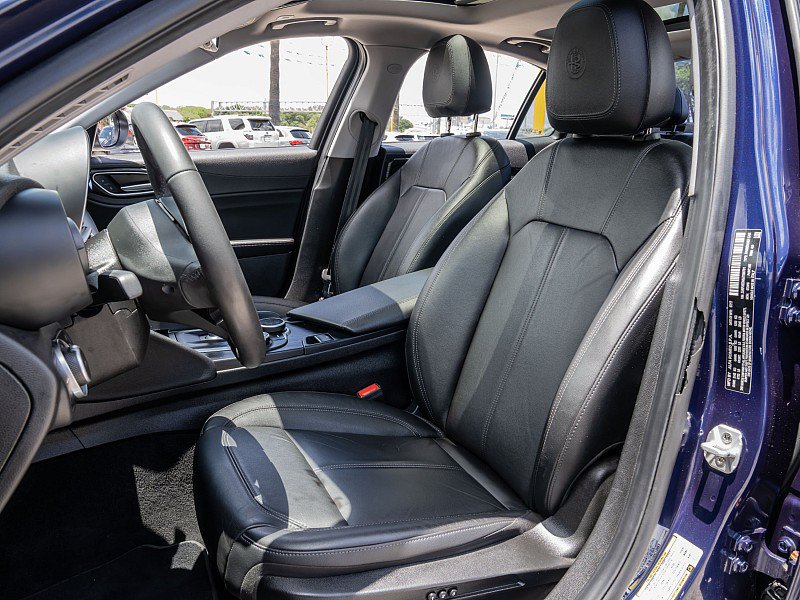 Used 2018 Alfa Romeo Giulia AWD image 14
